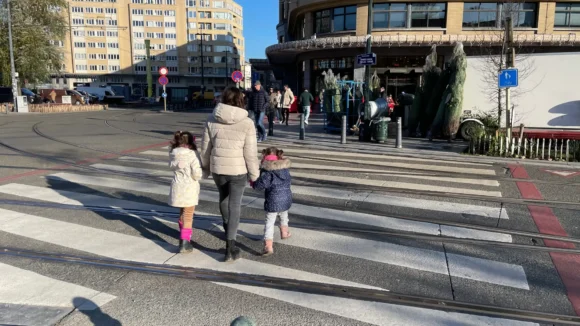 piétons sur le passage