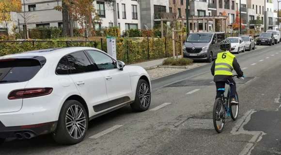 dépasser un cycliste