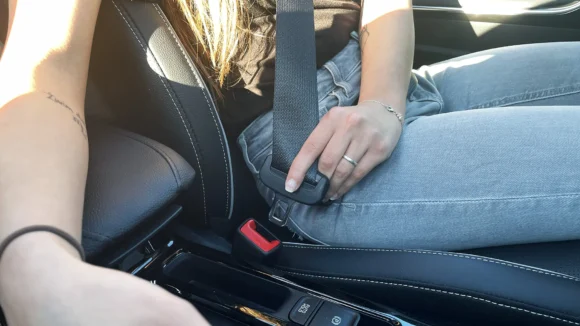 détacher sa ceinture