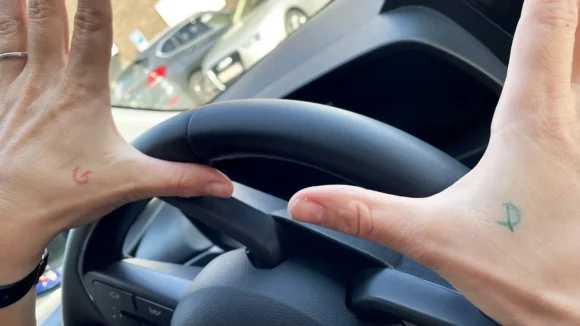 dessin sur main gauche et droite