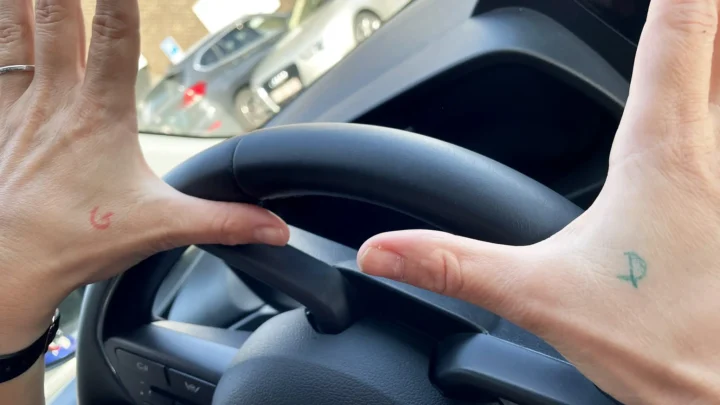 dessin sur main gauche et droite