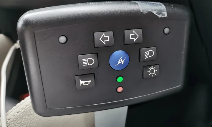 boitier de commandes du moniteur